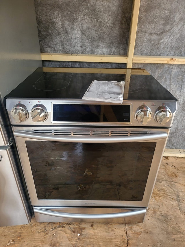 4 piece fridge stove washer dryer set all working Washers & Dryers