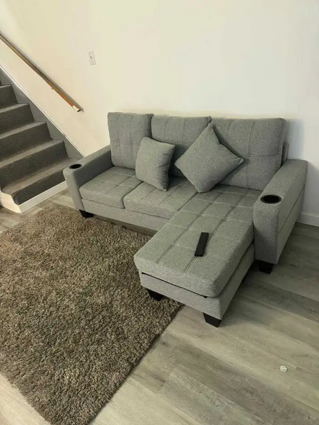 Grey Sectional Couch in Couches & Futons in Kingston - Image 2