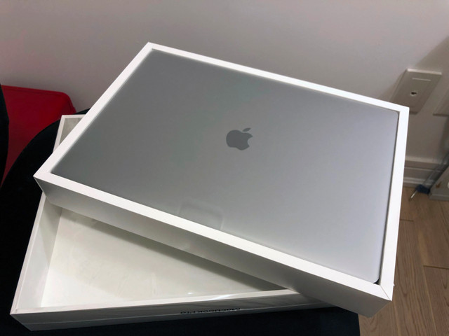 8TB SSD, 64GB, 16" MacBook Pro M1 Max + FREE Accessories in Laptops in Markham / York Region - Image 4