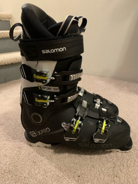 27.5 Salomon Ski Boots