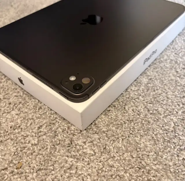 CELLULAR [M4] iPad Pro 11” 5th Generation 256GB & Unlocked! in iPads & Tablets in Ottawa - Image 5