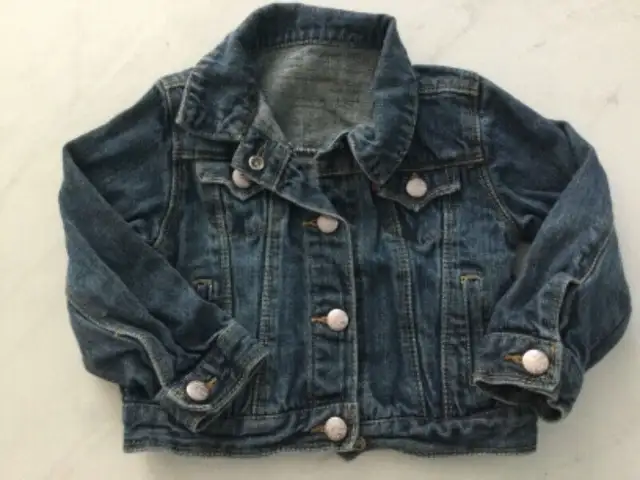 Levi’s denim jacket - size 2T in Clothing - 2T in Calgary - Image 2