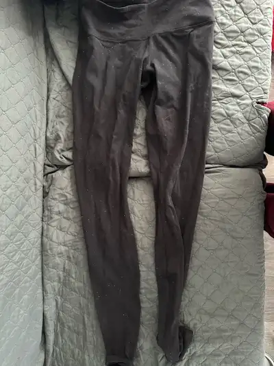 Must pick up in Arnprior. Must pay in cash upon pick up. Sleek black leggings. Perfect for casual we...