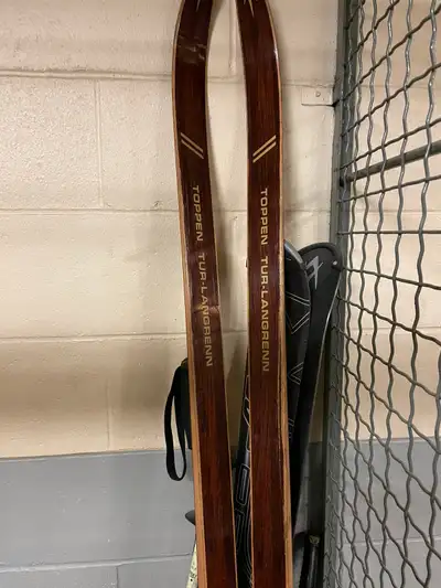 Vintage Toppen Tur Langteen Cross Country Skiis, View more
