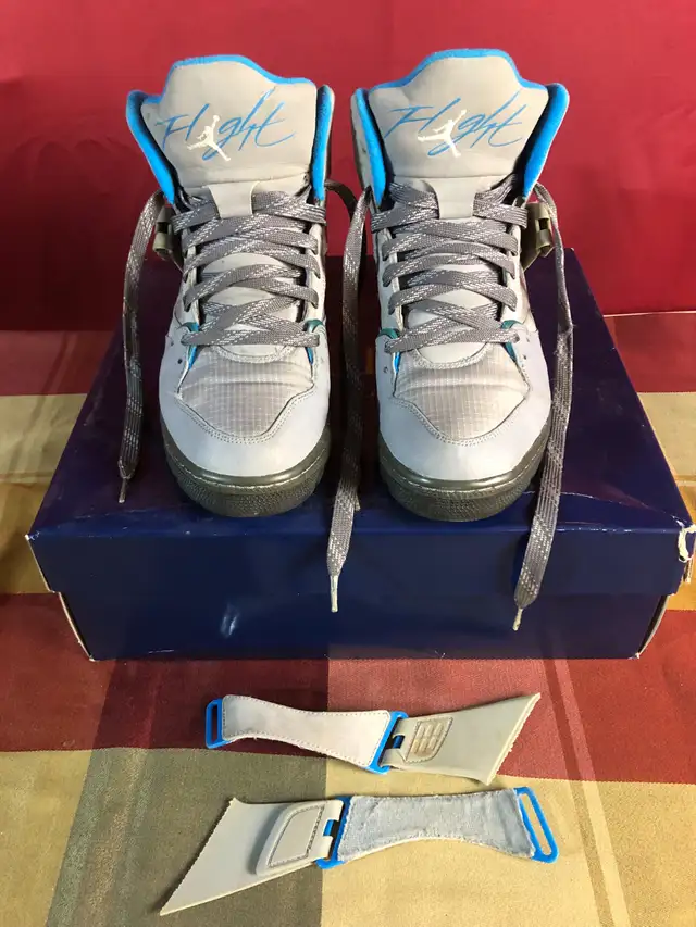 Air Jordan Flight 45 Trek Winterized - Wolf Grey/University Blue in Men's Shoes in Oakville / Halton Region - Image 2
