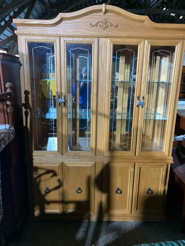 Vintage Display Hutch in Hutches & Display Cabinets in Ottawa - Image 2
