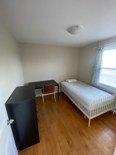 A furnished small room in a lovely townhouse, very close to UNBSJ, Dalhousie medicine, regional hosp...