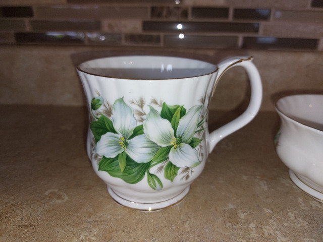 3 Pieces Royal Albert Trillium Creamer Sugar Mug Cup in Kitchen & Dining Wares in St. Catharines - Image 2