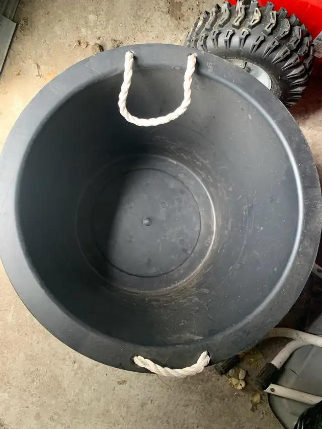 Large bucket in Hot Tubs & Pools in Regina - Image 3
