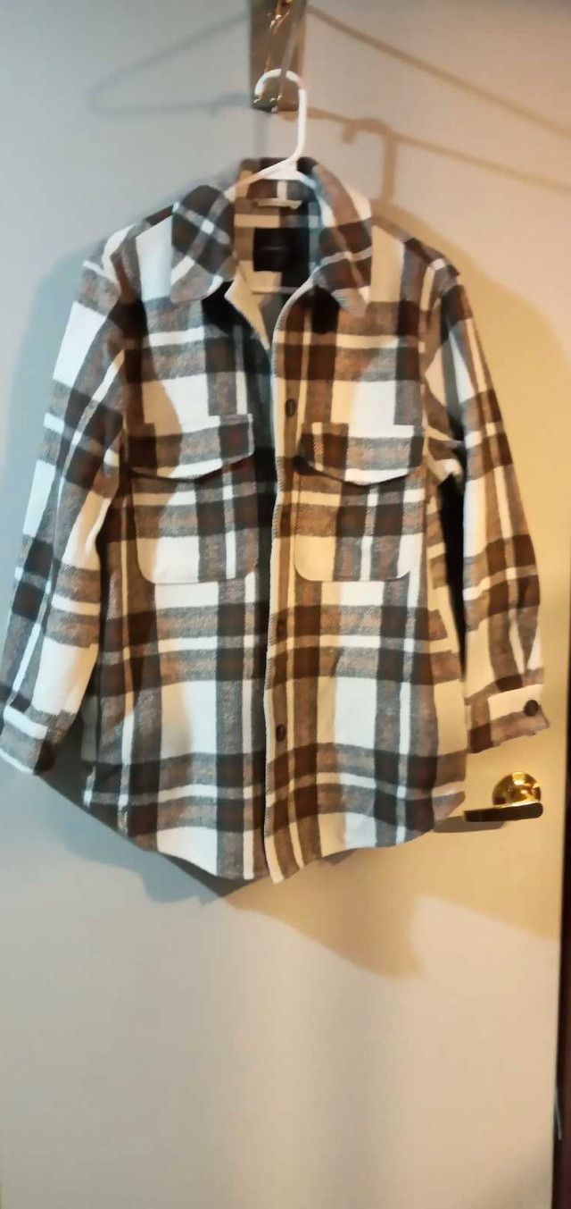 Veste manteau pour femme grandeur xl dans Femmes - Hauts et vêtements d'extérieur  à Laval/Rive Nord - Image 2