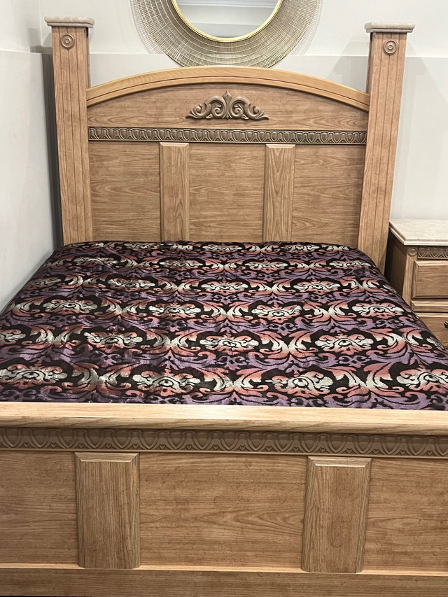 Stunning Queen Bedroom Set in Beds & Mattresses in Oakville / Halton Region - Image 2