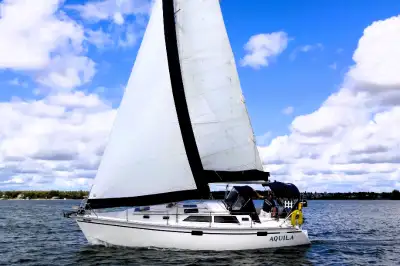 More pics at https://www.boats.com/sailing-boats/1992-hunter-335-9588297/ Contact Information: Mark...