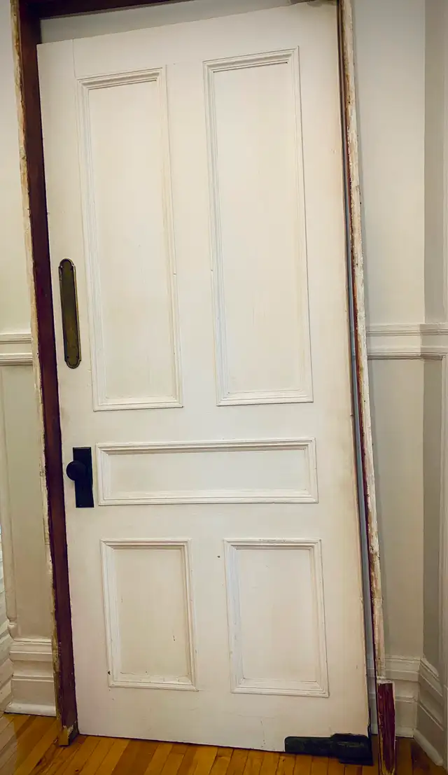 Porte battante / Swinging door in Windows, Doors & Trim in City of Montréal - Image 5