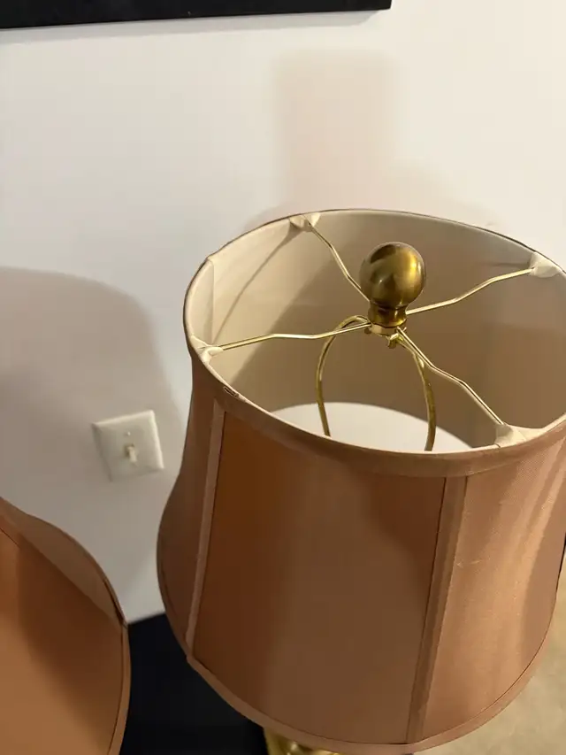 Pair of Vintage Brass and Wood Table Lamps in Indoor Lighting & Fans in City of Toronto - Image 9
