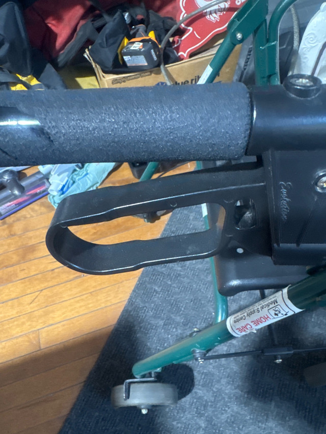WALKER EVOLUTION MODEL SPRINT MINI CAP 225 LBS in Health & Special Needs in Calgary - Image 3