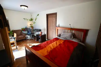 $800 Bedroom in The Beaches (3 Months, May - July) I'm renting out my room for 3 months, May through...