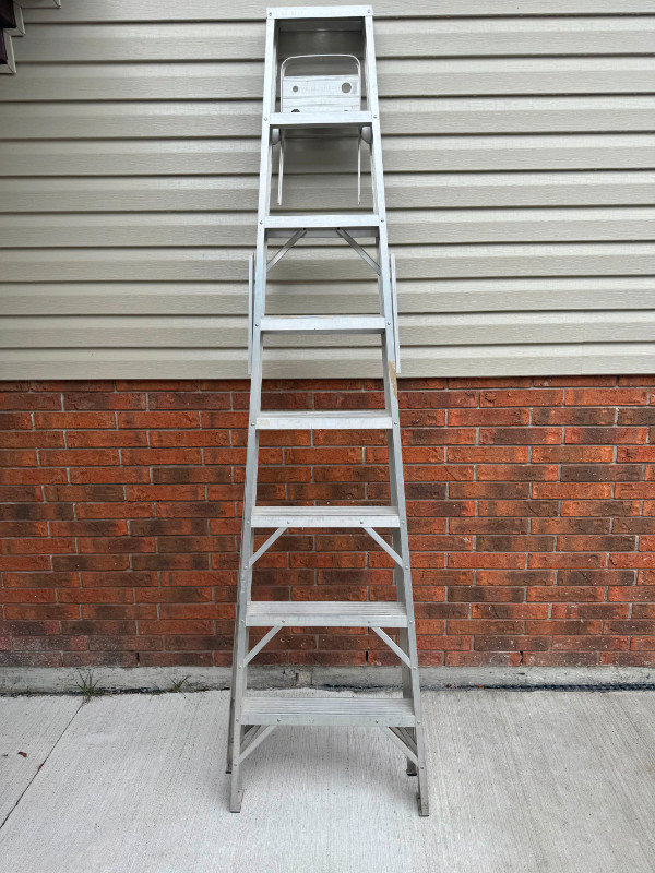 Reynolds 8 Foot Aluminum Ladder in Ladders & Scaffolding in St. Catharines