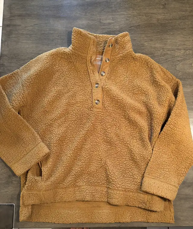 Aerie Pullover in Women's - Tops & Outerwear in Sarnia - Image 2