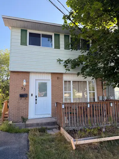 For Rent – Spacious 4 Bedroom + Den Home in Lower Sackville Available August 1st This bright and spa...