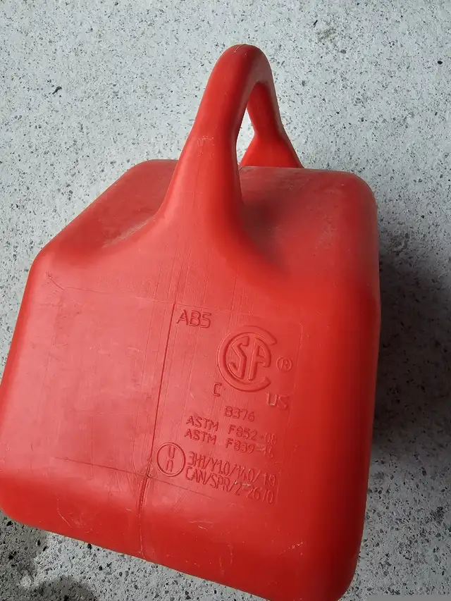 Scepter Gas Can 5 Litre Jerry can NEW in Other in City of Toronto - Image 4