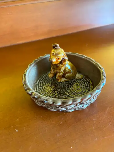 Vintage Wade England Dog Puppy in Basket Trinket Dish. This is a cute Puppy sitting in inside a wick...