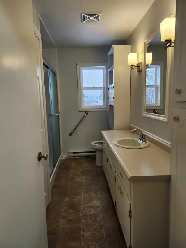 3 bedroom, 1.5 bathroom apartment for rent in Falmouth in Long Term Rentals in Bedford - Image 6