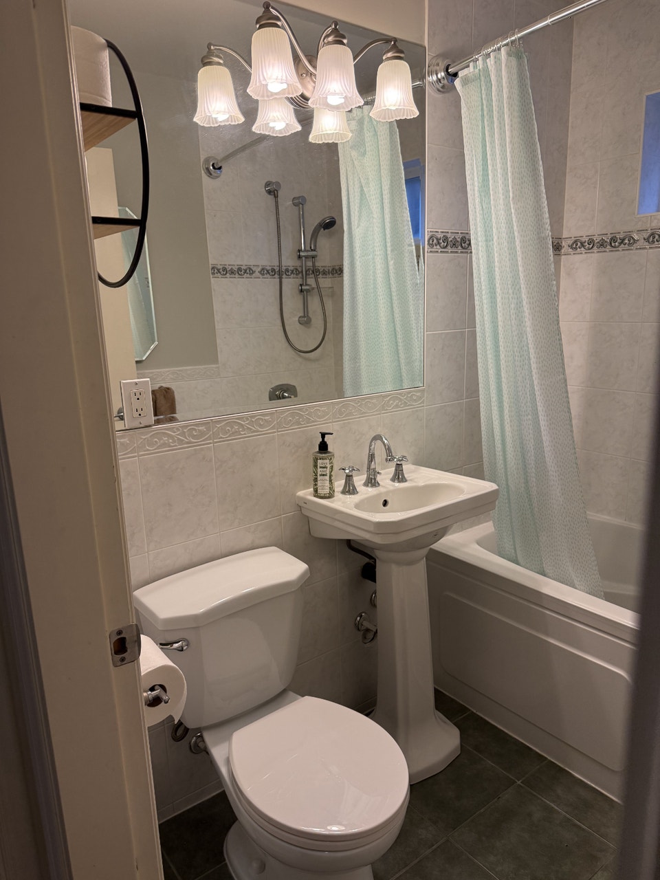 Bright 11ft Ceiling Garden Suite, Utils Included, Near Skytrain 5