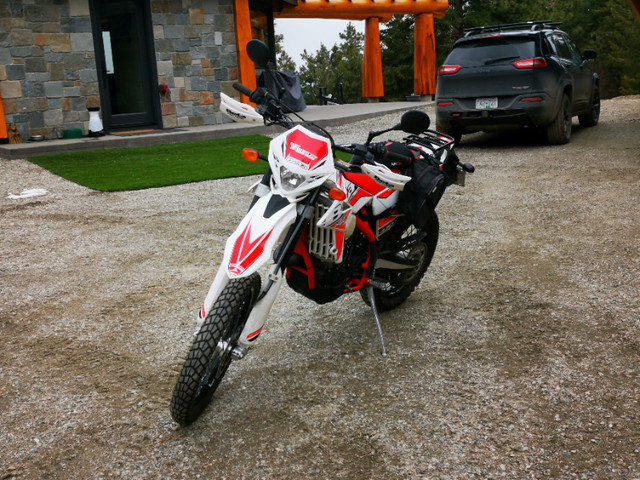 Beta Dual Sport 430 RRS 2018 in Dirt Bikes & Motocross in Delta/Surrey/Langley - Image 3