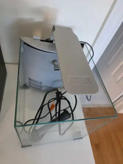 This is a used Top Fin Betta fish tank kit, perfect for a beginner or seasoned fish keeper looking t...