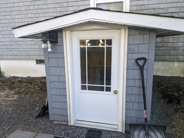 Basement bachelor apartment for rent $1200