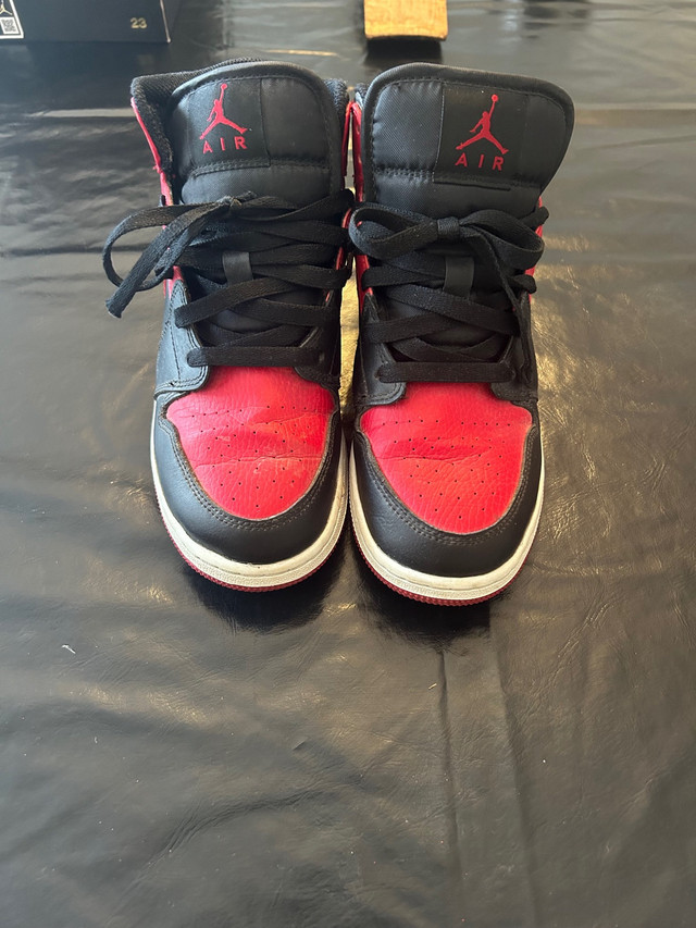 Air Jordan 1 mid band size 6 boys in Kids & Youth in St. Catharines