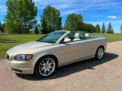 A beautiful condition 2 owner US car for sale with 86,519 KM. Selling for my in laws, they are motiv...