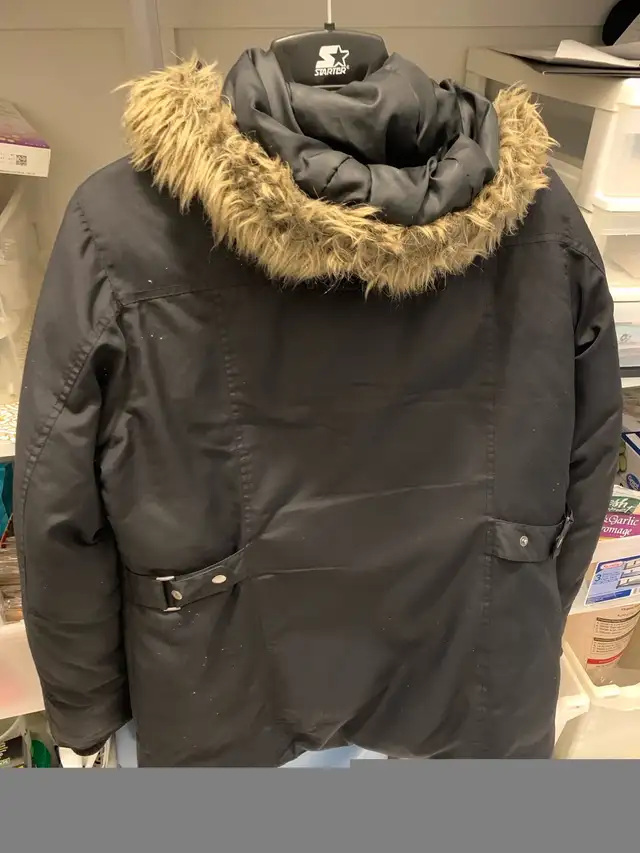 Down Women’s Winter Jacket (Large) in Women's - Tops & Outerwear in Oshawa / Durham Region - Image 3