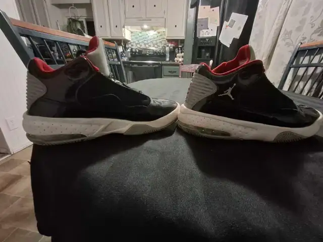 air jordan max aura 2  in Kids & Youth in St. Albert - Image 2