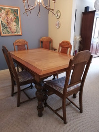 Table et 6 chaises en bois des années 30
