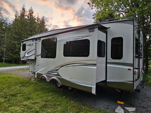 Fifth wheel Jayco Eagle HT 2018 dans Caravanes classiques  à Sherbrooke - Image 2