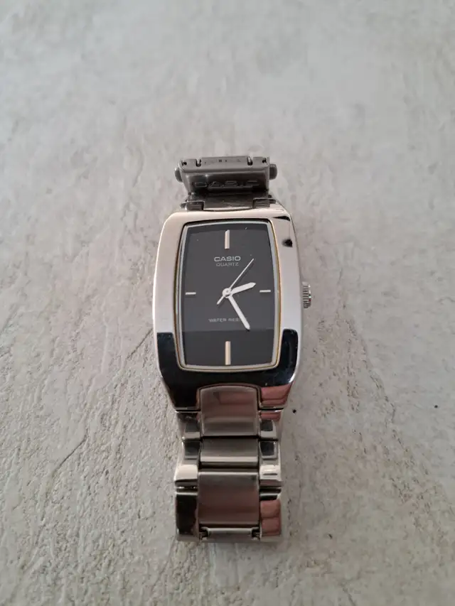 MONTRE CASIO POUR HOMME. B in Jewellery & Watches in Laval / North Shore - Image 2