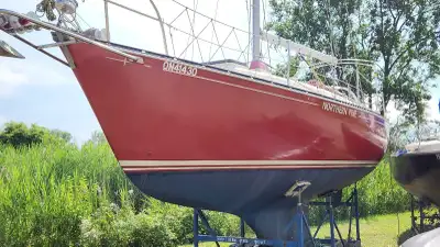 Highly coveted Ontario 32 for sale. "Northern Pine" is in good condition. Doyle Boston main sail and...