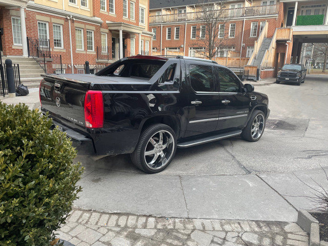 2009 Cadillac Escalade EXT in Cars & Trucks in City of Toronto - Image 3