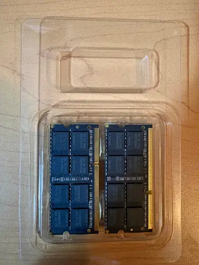 2 x barrettes DDR3. SO-DIMM 4 Go 1600 MHz  pour un total de 8 Go, View more