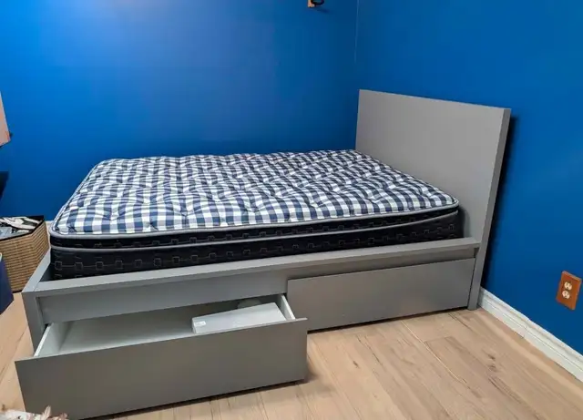 Lit Queen in Beds & Mattresses in Longueuil / South Shore - Image 3