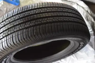 4x225/65r17 225/65R17 Goodyear Assurance Fuel Max All Season SUV Tires 4 tires in good condition no...