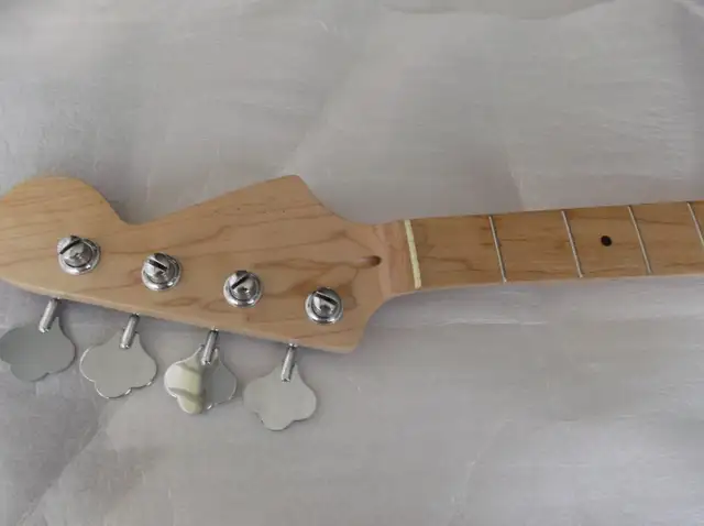 bass guitar neck-manche pour bass in Guitars in Sherbrooke - Image 6