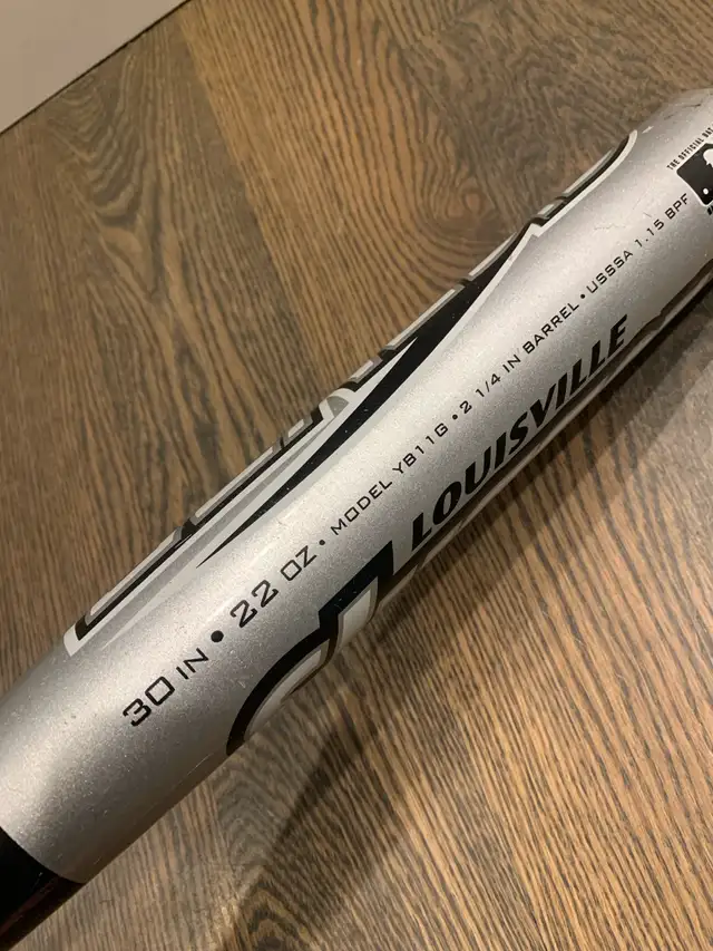 Louisville Slugger Genesis 30” 22oz Bat in Baseball & Softball in Ottawa - Image 6