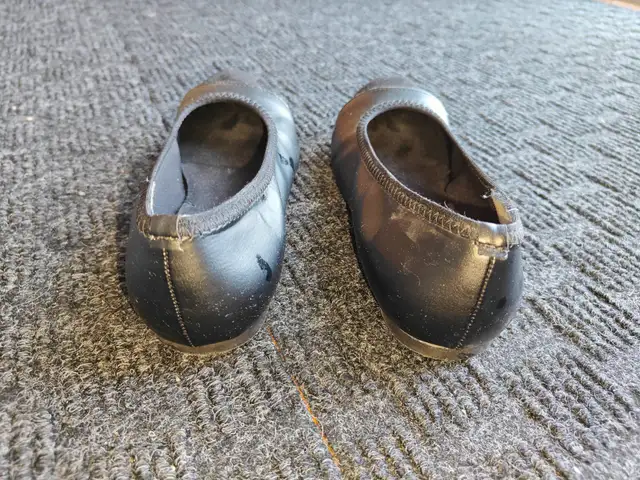 Women Nuovo By Hawkins Ballet Flats Slip On Shoes - Size 7.5 in Women's - Shoes in Calgary - Image 4