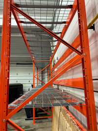 Pallet racking with decking