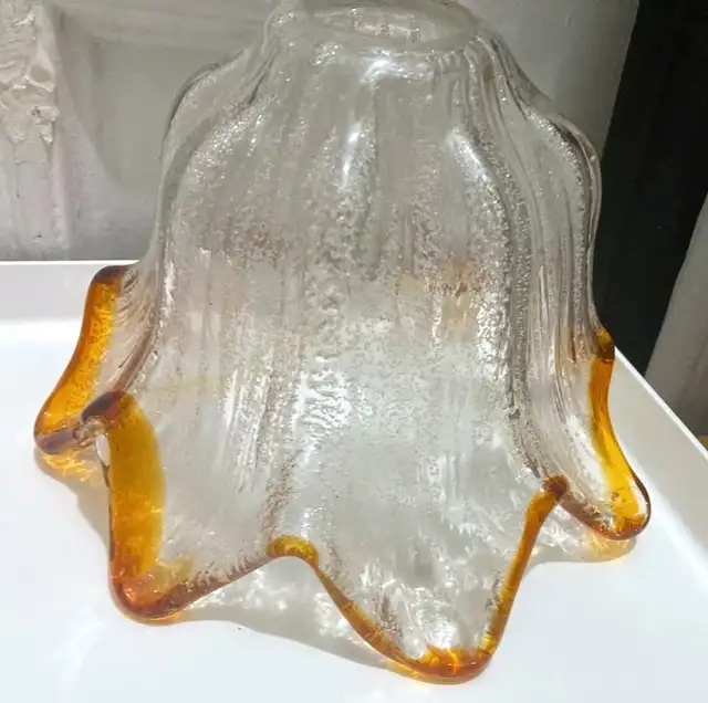 1960/70 Italian Murano Handblown Glass Scallop Tulip Light Shade in Indoor Lighting & Fans in City of Montréal - Image 2