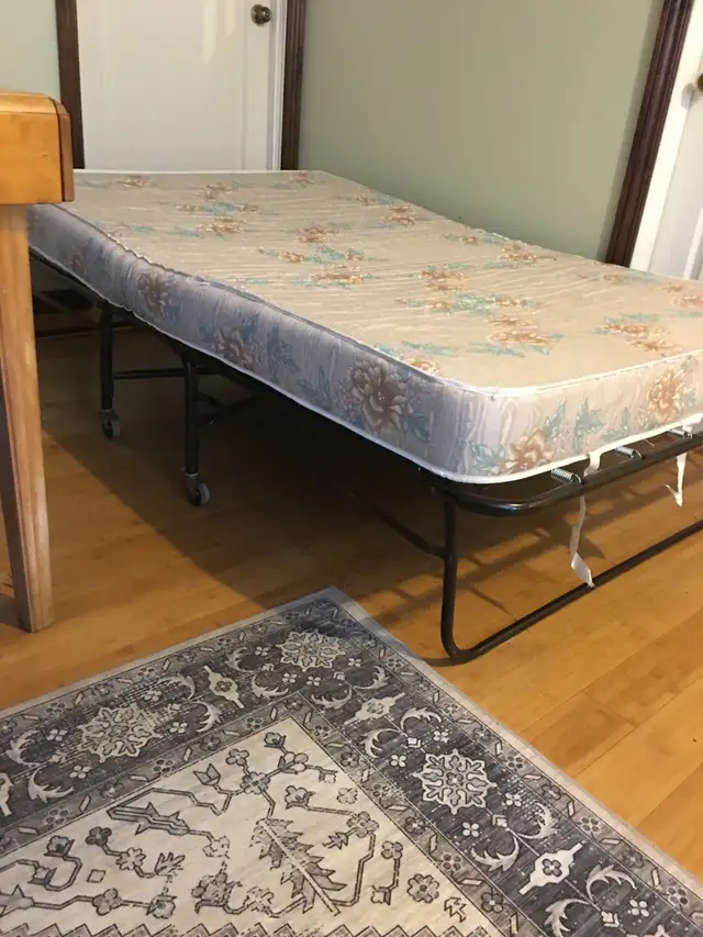 Lit pliant pour la visite, camping... in Bedding in Sherbrooke - Image 7