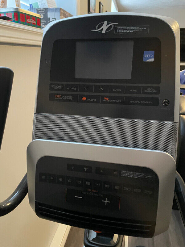 NORDIC TRACK COMMERCIAL VR 21 RECUMBENT BIKE ***LIKE NEW***  in Exercise Equipment in Moncton - Image 3