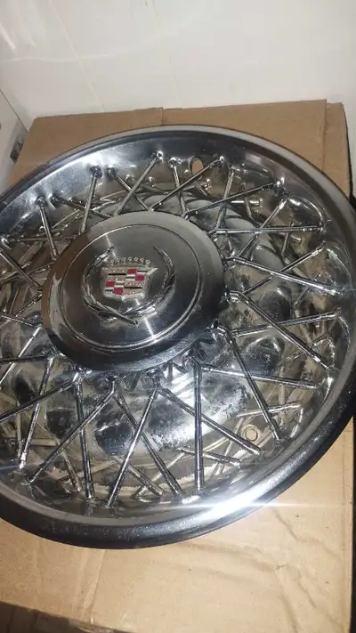 -CADILLAC wire pattern hubcap -good overall condition Contact kijiji msngr